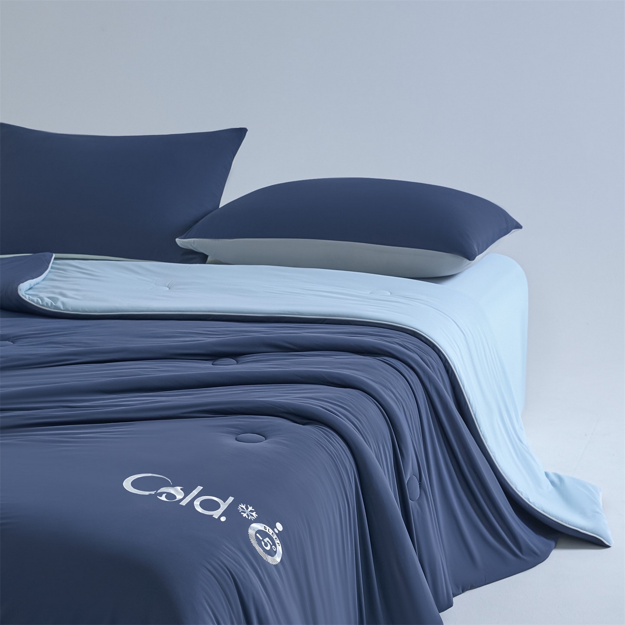 91家纺网 家纺一手货源 找家纺 恬思语家纺 2026春夏新品纯色双拼凉感丝大豆夏被夏凉被空调被 凉感-蔚蓝