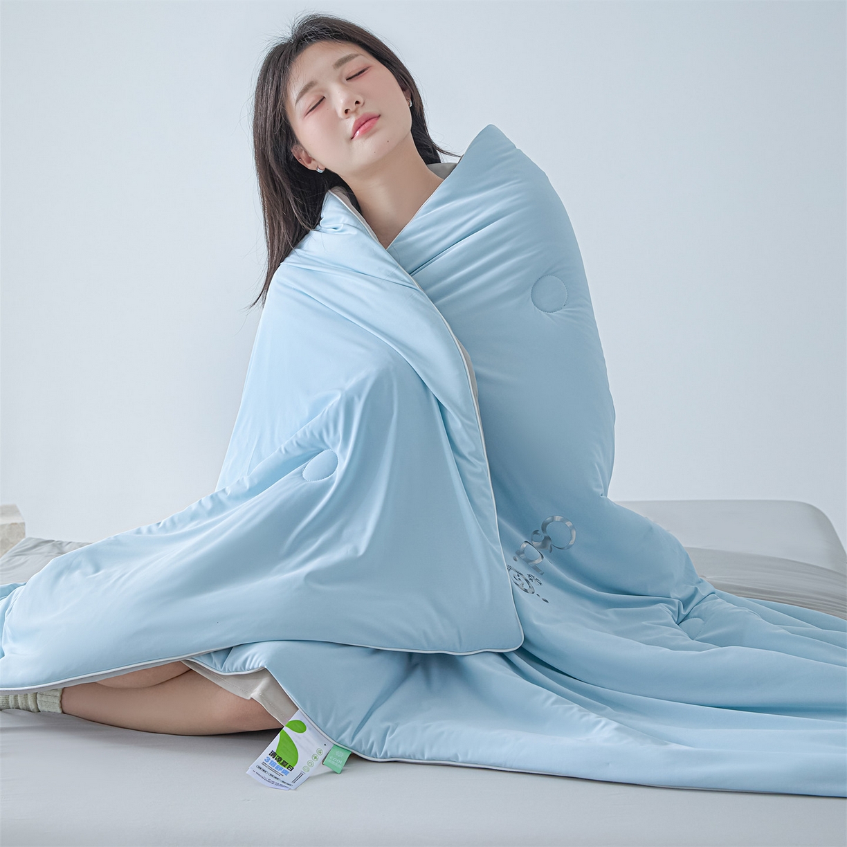 91家纺网 家纺一手货源 找家纺 恬思语家纺 2026春夏新品纯色双拼凉感丝大豆夏被夏凉被空调被 凉感-蓝灰