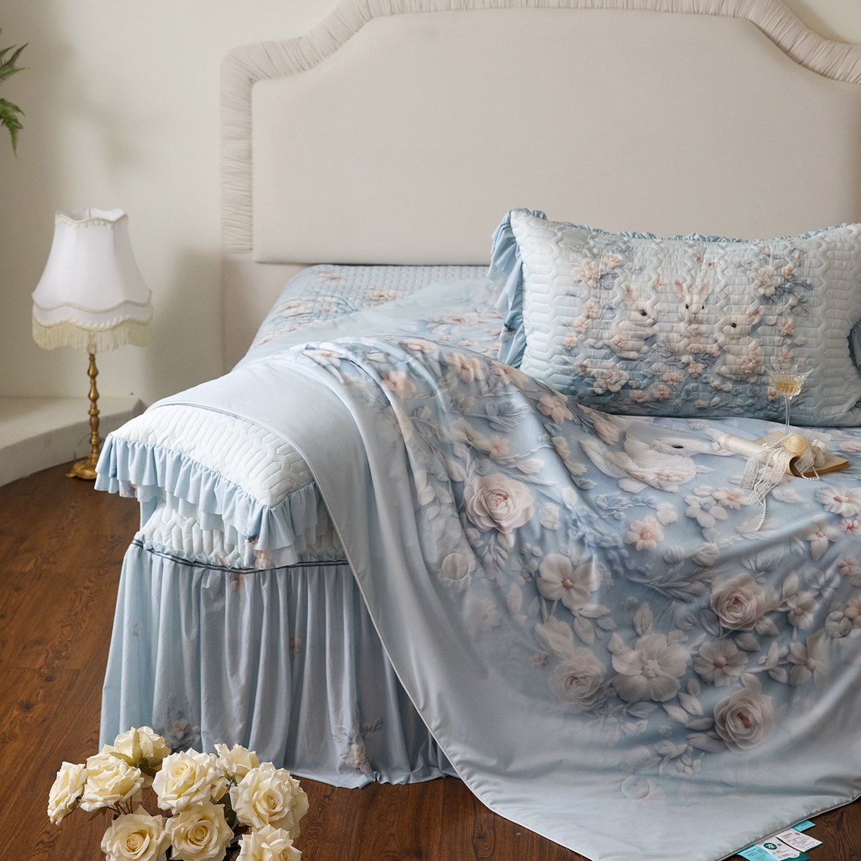 91家纺网 家纺一手货源 找家纺 （总）梵克保罗 2026春夏新品5D数码印花大版夏被床裙款四件套乳胶席卡通花边