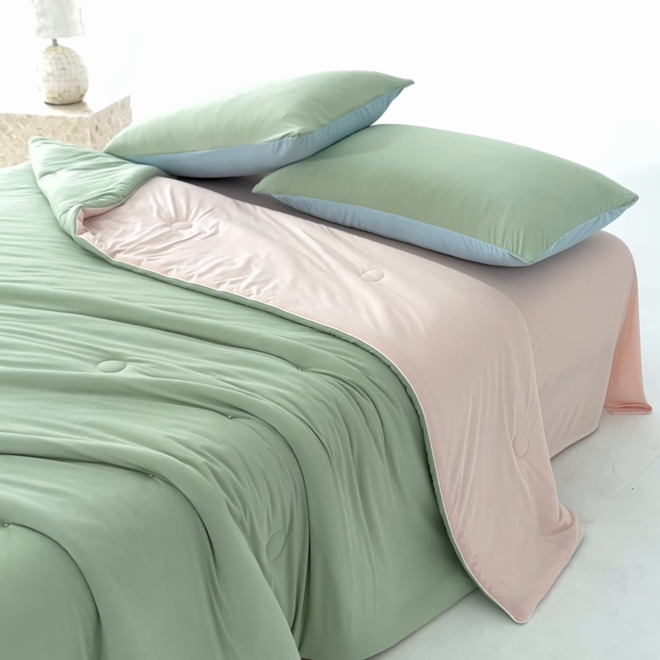 91家纺网 家纺一手货源 找家纺 恬思语家纺 2026春夏新品纯色双拼凉感丝大豆夏被夏凉被空调被 凉感-绿粉