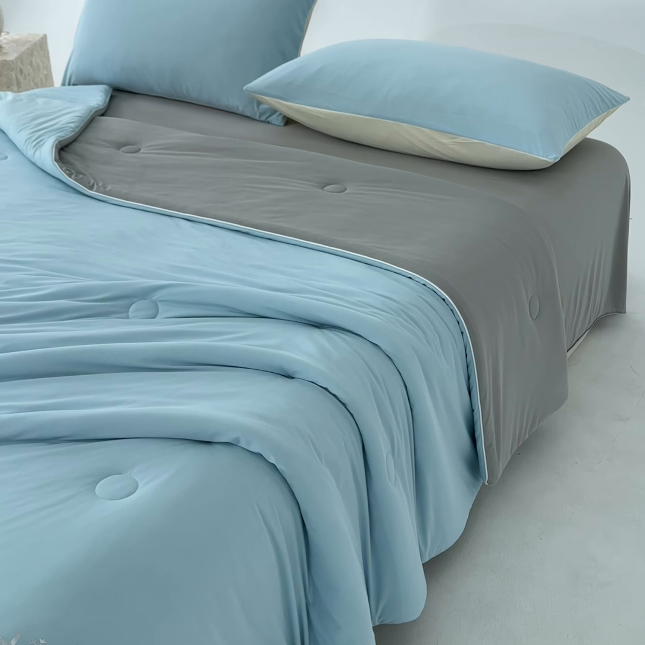 91家纺网 家纺一手货源 找家纺 恬思语家纺 2026春夏新品纯色双拼凉感丝大豆夏被夏凉被空调被 凉感-蓝灰