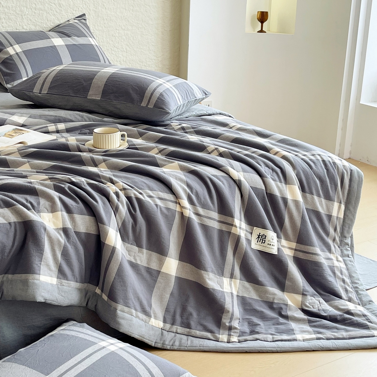 91家纺网 家纺一手货源 找家纺 梵克保罗 2026春夏新款水洗棉新疆棉花被绗缝款夏被系列单夏被夏凉被空调被 棉花被-简灰格