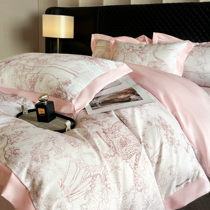 91家纺网 家纺一手货源 找家纺 首尔家纺 2026春夏新款宽边数码冰丝四件套 巴洛克粉