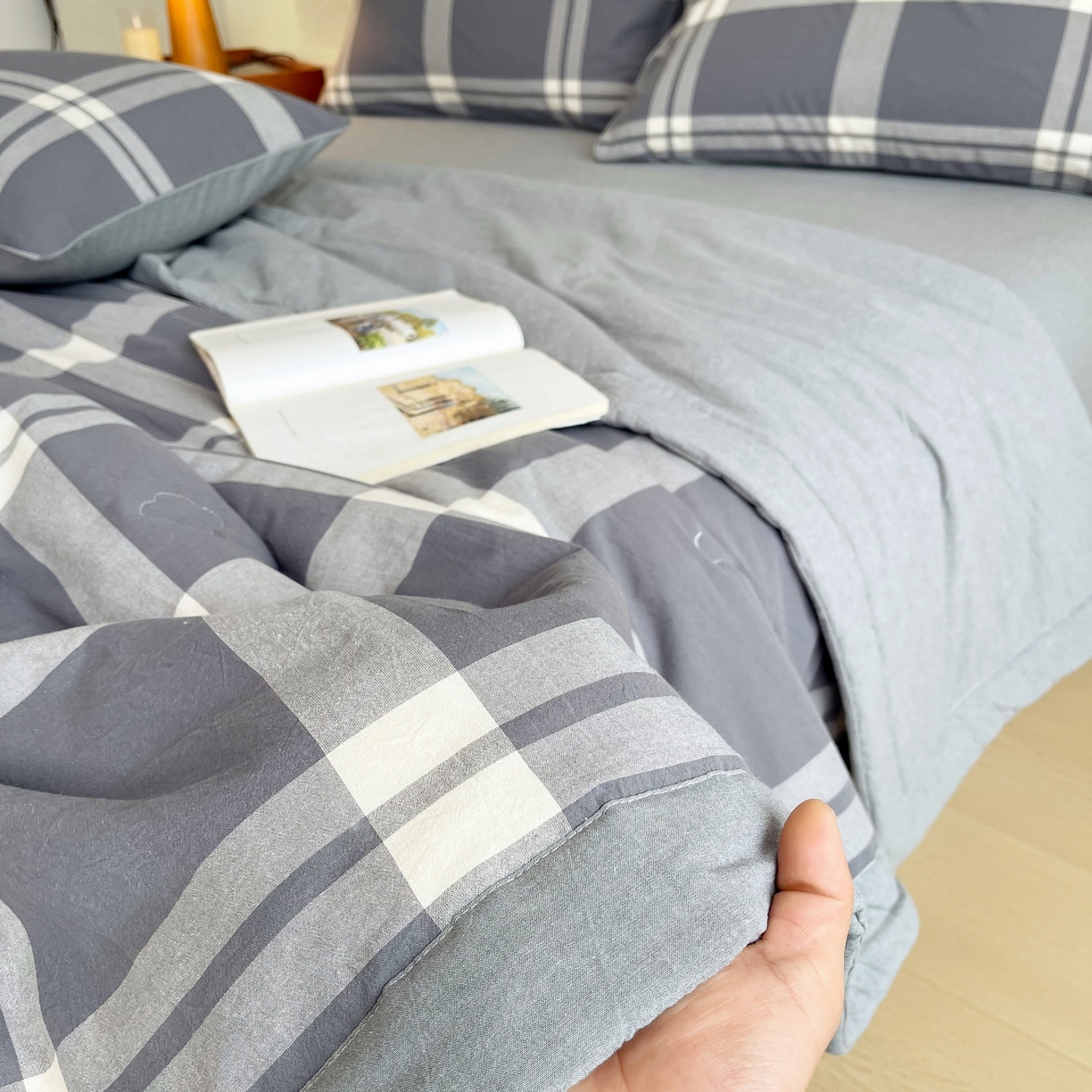 91家纺网 家纺一手货源 找家纺 梵克保罗 2026春夏新款水洗棉新疆棉花被绗缝款夏被系列单夏被夏凉被空调被 棉花被-简灰格