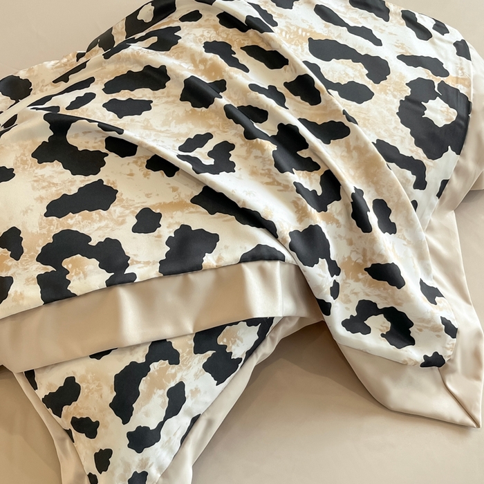 91家纺网 家纺一手货源 找家纺 首尔家纺 2026春夏新款宽边数码冰丝四件套 豹纹咖