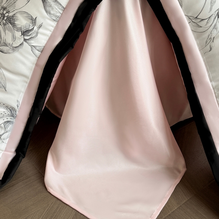 91家纺网 家纺一手货源 找家纺 首尔家纺 2026春夏新款宽边数码冰丝四件套 石榴花粉