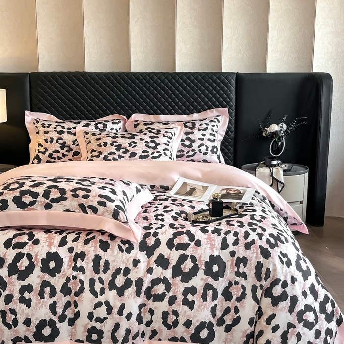 91家纺网 家纺一手货源 找家纺 首尔家纺 2026春夏新款宽边数码冰丝四件套 豹纹粉