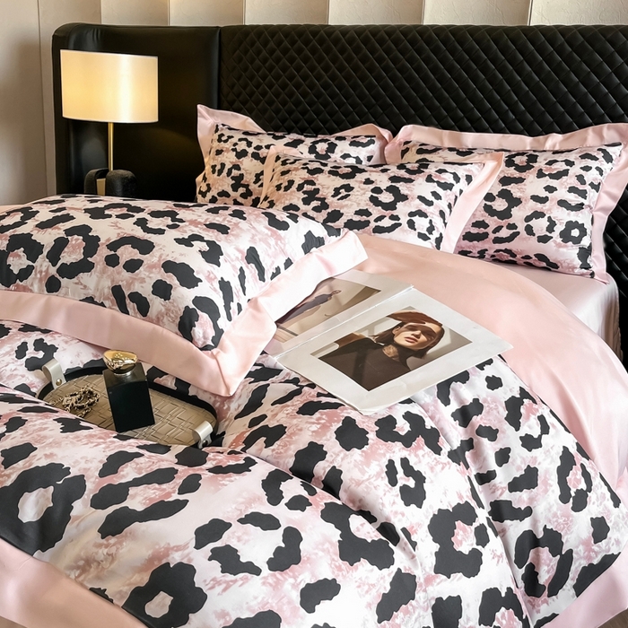 91家纺网 家纺一手货源 找家纺 首尔家纺 2026春夏新款宽边数码冰丝四件套 豹纹粉