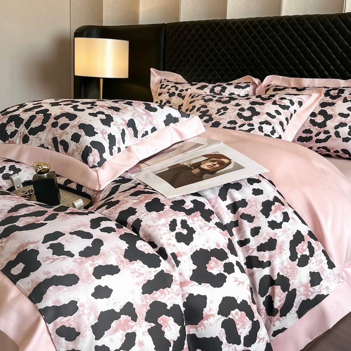 91家纺网 家纺一手货源 找家纺 首尔家纺 2026春夏新款宽边数码冰丝四件套 豹纹粉