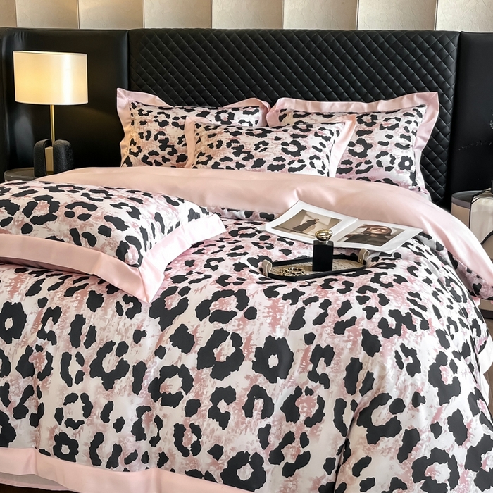 91家纺网 家纺一手货源 找家纺 首尔家纺 2026春夏新款宽边数码冰丝四件套 豹纹粉