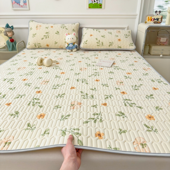 91家纺网 家纺一手货源 找家纺 丝羽坊 2026新款高密凉感丝印花乳胶凉席-平铺款 春意盎然