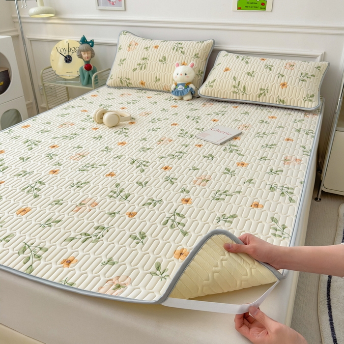 91家纺网 家纺一手货源 找家纺 丝羽坊 2026新款高密凉感丝印花乳胶凉席-平铺款 春意盎然