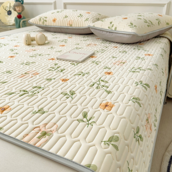 91家纺网 家纺一手货源 找家纺 丝羽坊 2026新款高密凉感丝印花乳胶凉席-平铺款 春意盎然