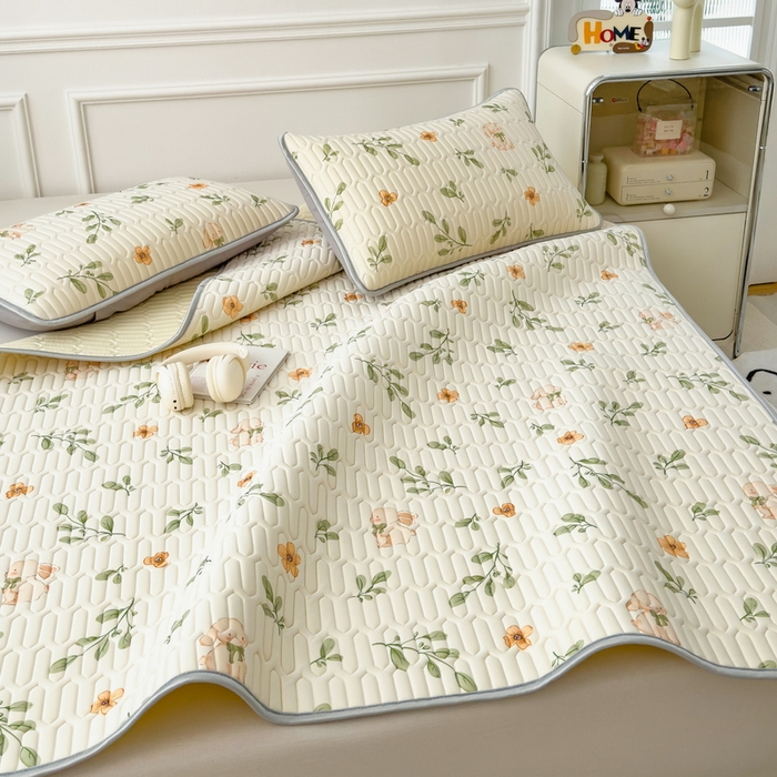 91家纺网 家纺一手货源 找家纺 丝羽坊 2026新款高密凉感丝印花乳胶凉席-平铺款 春意盎然