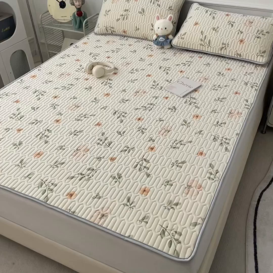 91家纺网 家纺一手货源 找家纺 丝羽坊 2026新款高密凉感丝印花乳胶凉席-平铺款 春意盎然