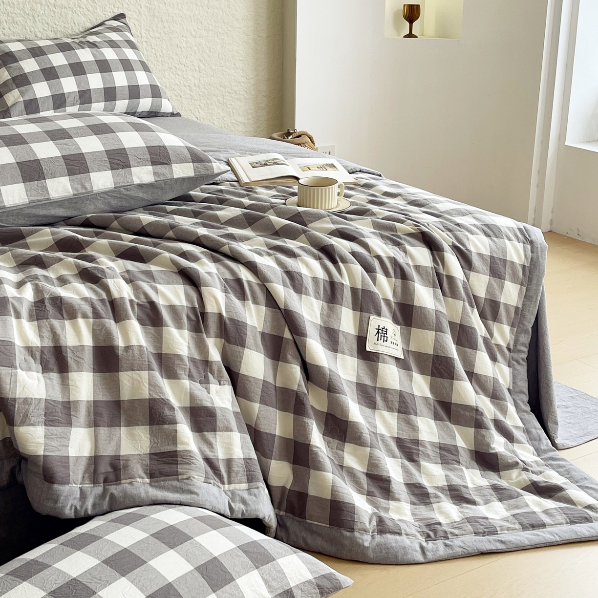 91家纺网 家纺一手货源 找家纺 梵克保罗 2026春夏新款水洗棉新疆棉花被绗缝款夏被系列单夏被夏凉被空调被 棉花被-灰白中格