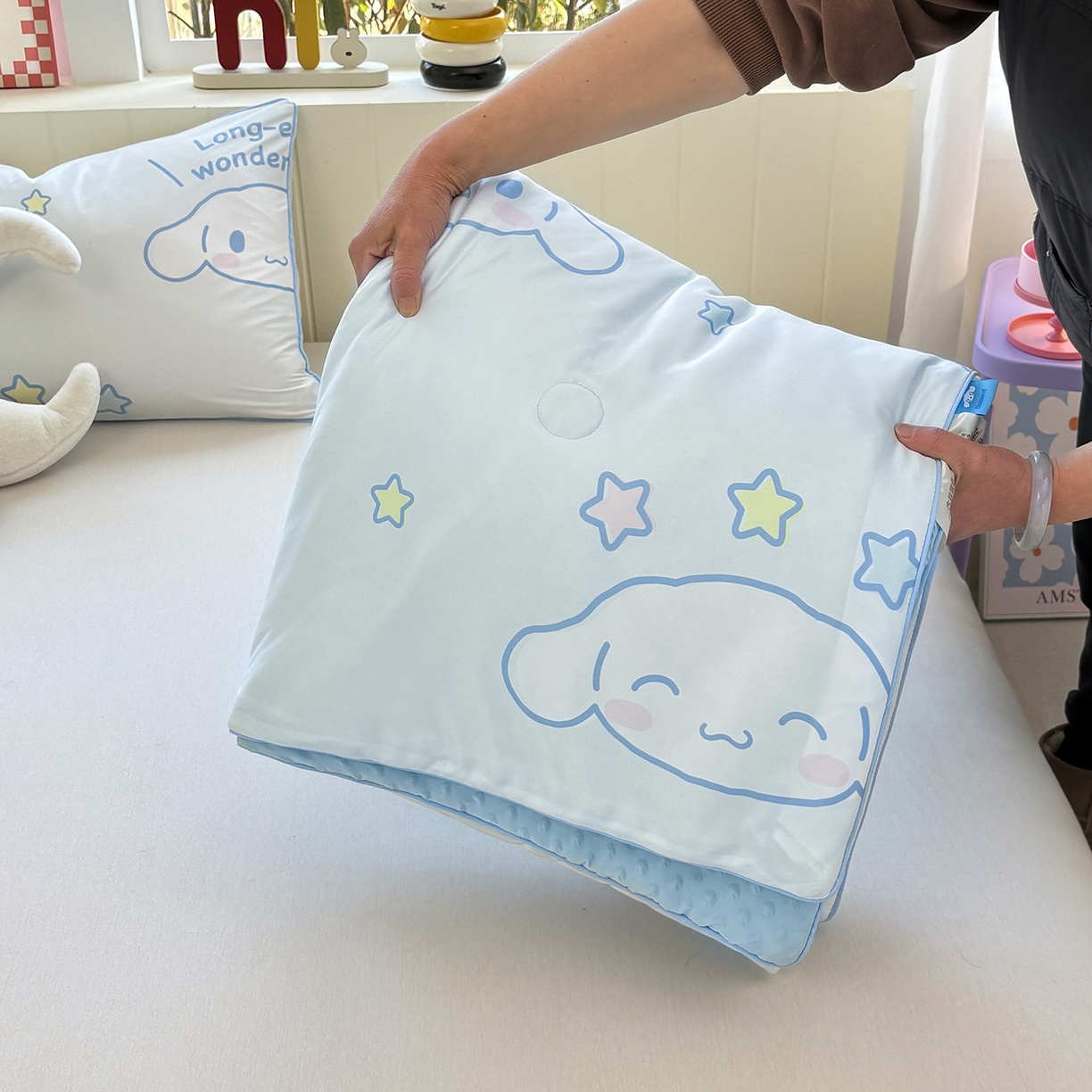 91家纺网 家纺一手货源 找家纺 恒畅 2026新款A类正版授权（含氨）卡通针织棉3D凉感豆豆夏被夏凉被 甜梦玉桂