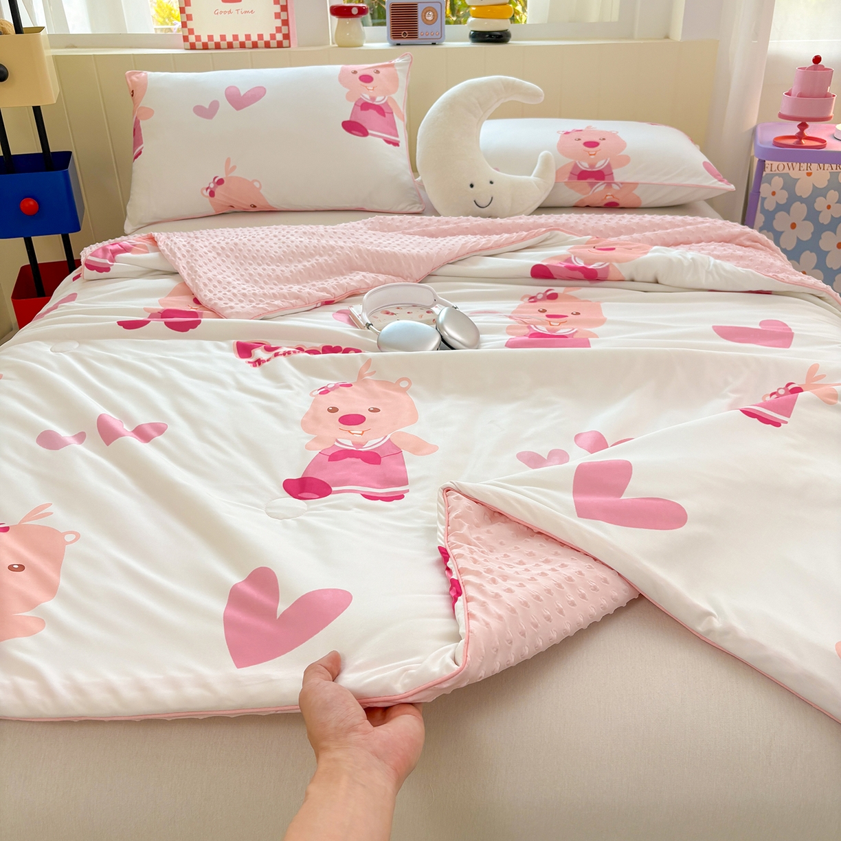 91家纺网 家纺一手货源 找家纺 恒畅 2026新款A类正版授权（含氨）卡通针织棉3D凉感豆豆夏被夏凉被 童趣露比