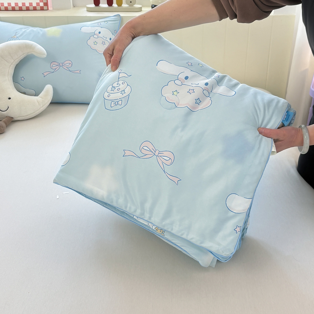 91家纺网 家纺一手货源 找家纺 恒畅 2026新款A类正版授权（含氨）卡通针织棉3D凉感豆豆夏被夏凉被 云朵玉桂狗