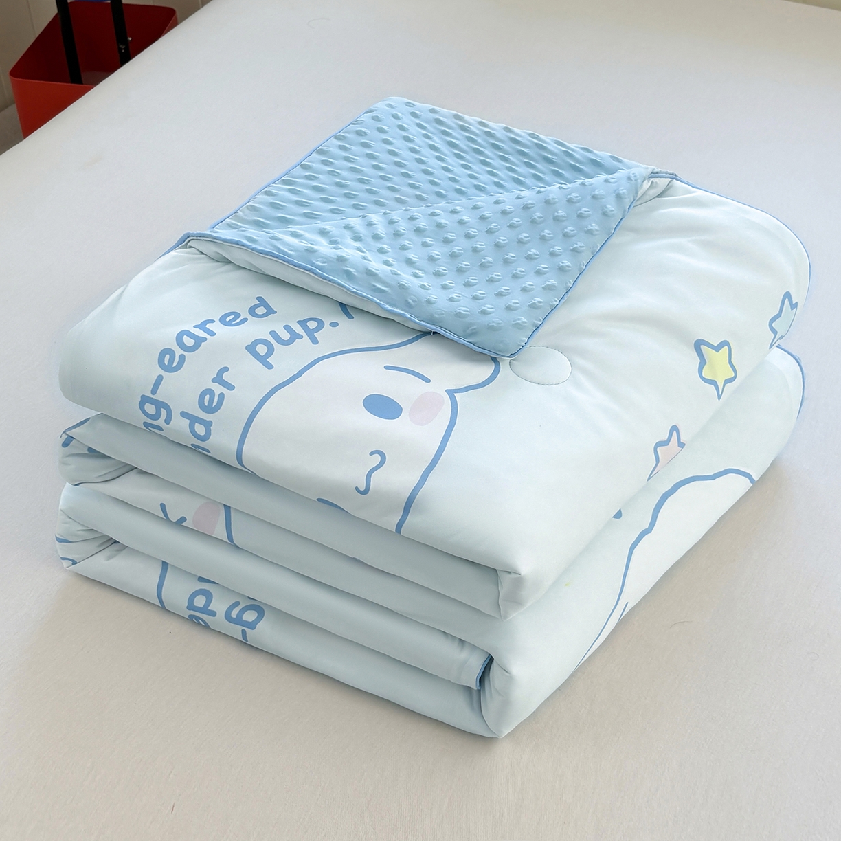 91家纺网 家纺一手货源 找家纺 恒畅 2026新款A类正版授权（含氨）卡通针织棉3D凉感豆豆夏被夏凉被 甜梦玉桂