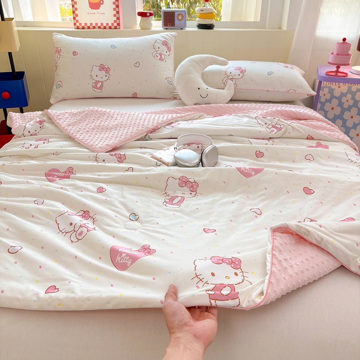 91家纺网 家纺一手货源 找家纺 恒畅 2026新款A类正版授权（含氨）卡通针织棉3D凉感豆豆夏被夏凉被 爱心凯蒂