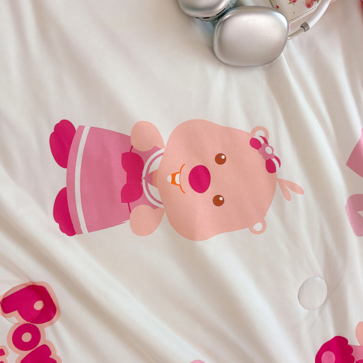 91家纺网 家纺一手货源 找家纺 恒畅 2026新款A类正版授权（含氨）卡通针织棉3D凉感豆豆夏被夏凉被 童趣露比