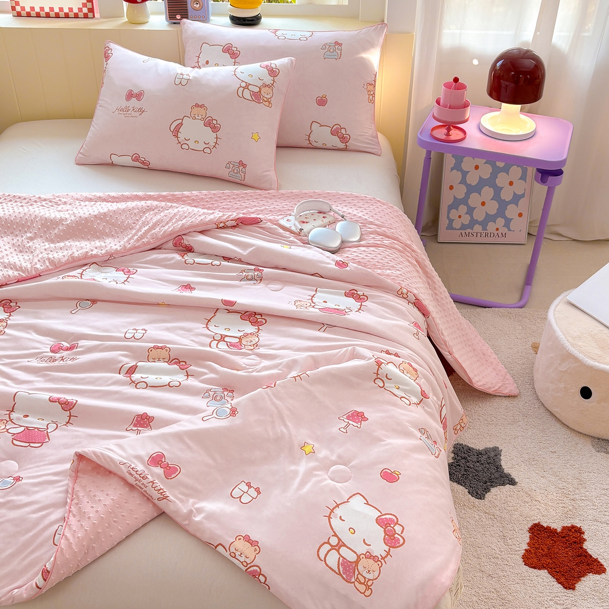 91家纺网 家纺一手货源 找家纺 恒畅 2026新款A类正版授权（含氨）卡通针织棉3D凉感豆豆夏被夏凉被 红粉凯蒂