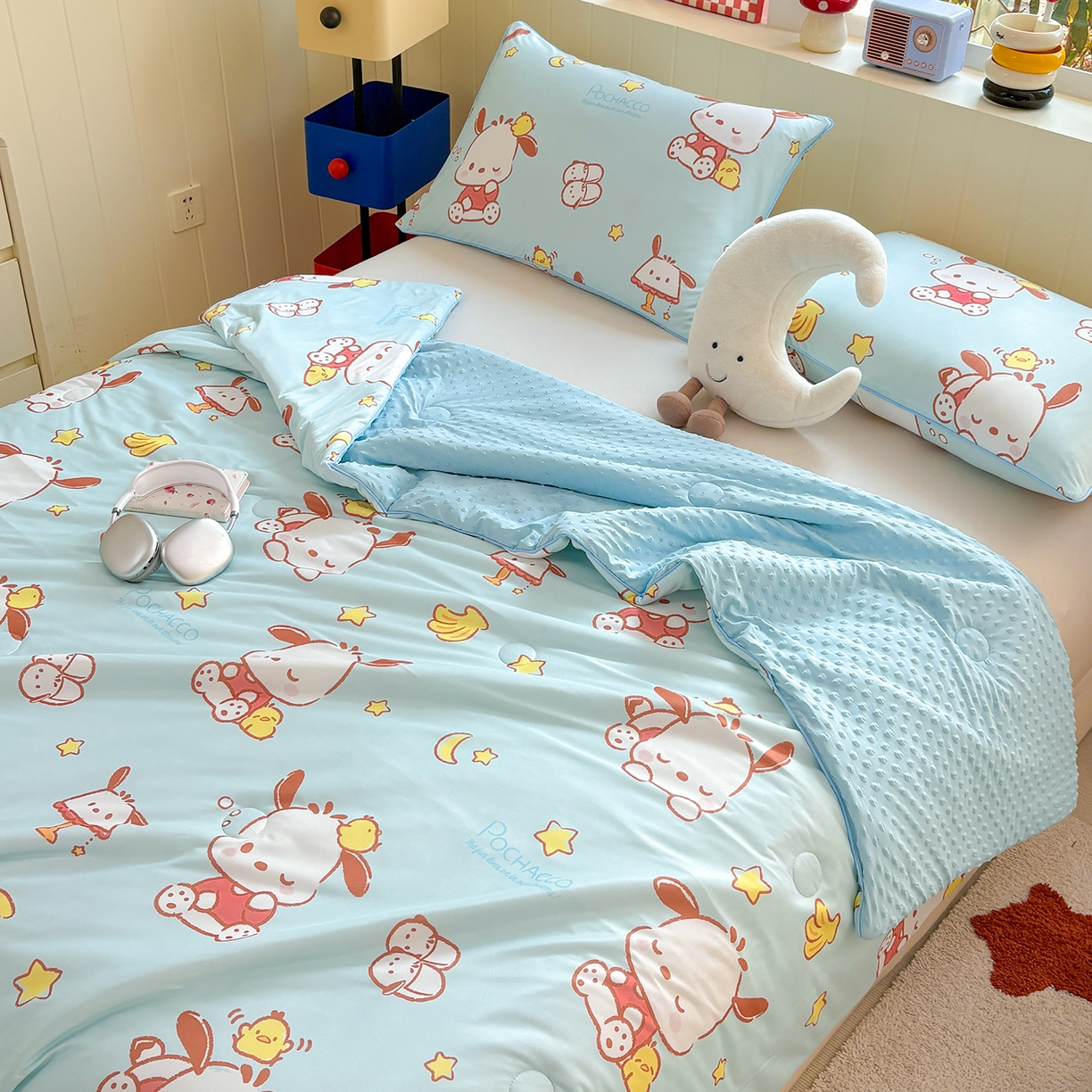 91家纺网 家纺一手货源 找家纺 恒畅 2026新款A类正版授权（含氨）卡通针织棉3D凉感豆豆夏被夏凉被 开心帕恰狗