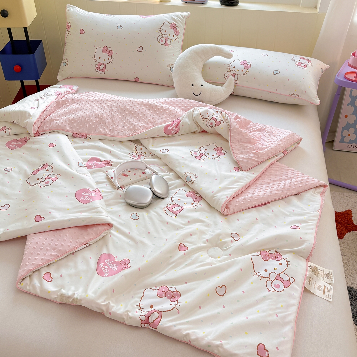 91家纺网 家纺一手货源 找家纺 恒畅 2026新款A类正版授权（含氨）卡通针织棉3D凉感豆豆夏被夏凉被 爱心凯蒂