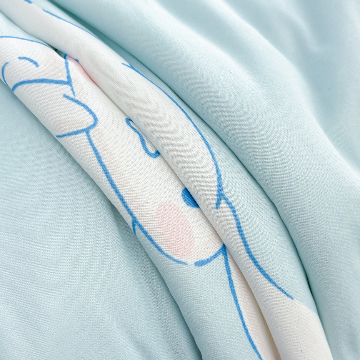 91家纺网 家纺一手货源 找家纺 恒畅 2026新款A类正版授权（含氨）卡通针织棉3D凉感豆豆夏被夏凉被 甜梦玉桂