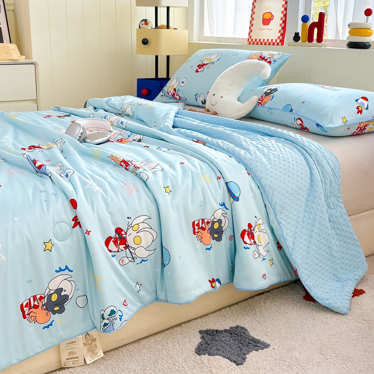 91家纺网 家纺一手货源 找家纺 恒畅 2026新款A类正版授权（含氨）卡通针织棉3D凉感豆豆夏被夏凉被 奥特曼城堡