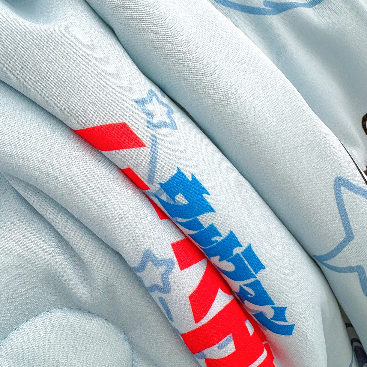 91家纺网 家纺一手货源 找家纺 恒畅 2026新款A类正版授权（含氨）卡通针织棉3D凉感豆豆夏被夏凉被 奥特曼降临