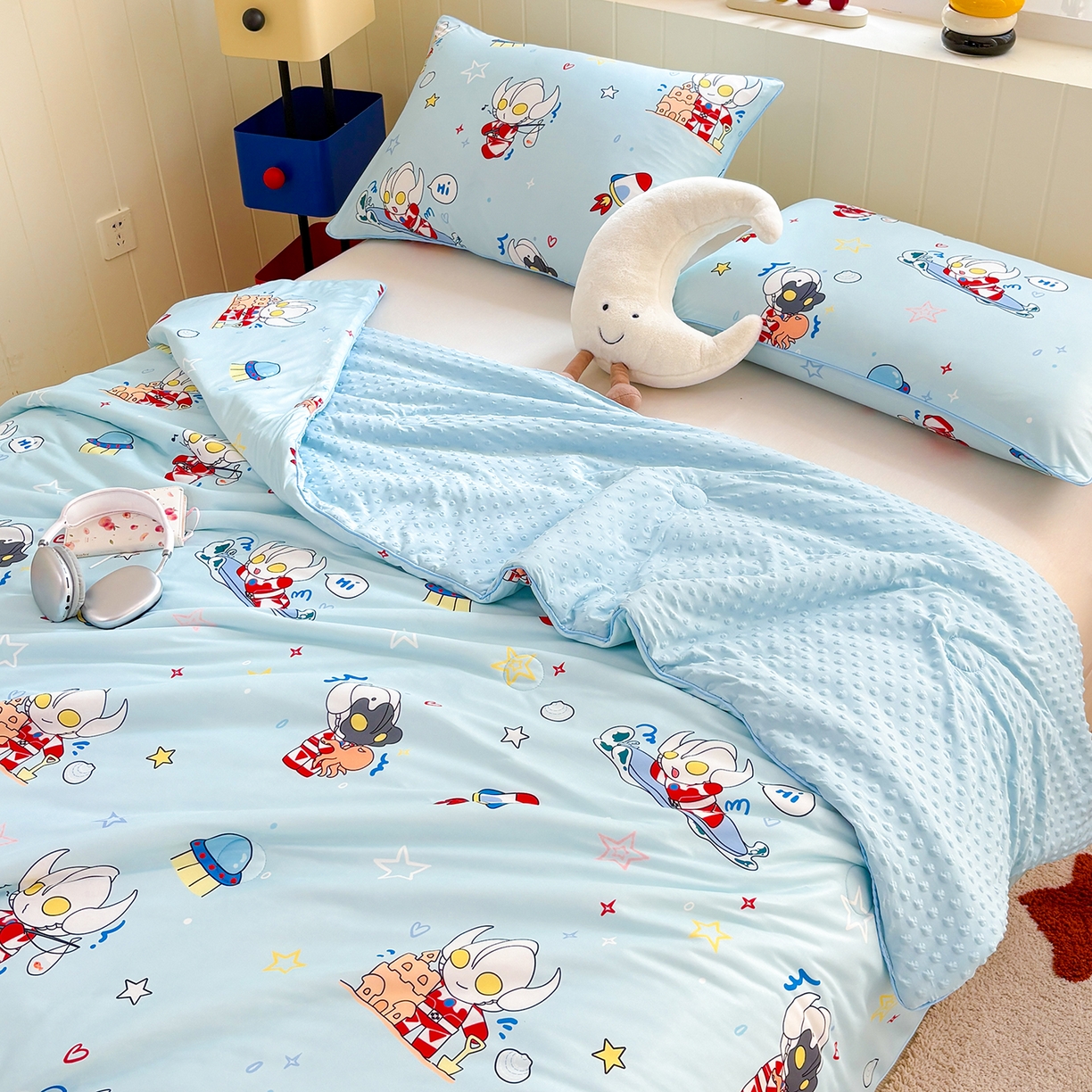 91家纺网 家纺一手货源 找家纺 恒畅 2026新款A类正版授权（含氨）卡通针织棉3D凉感豆豆夏被夏凉被 奥特曼城堡