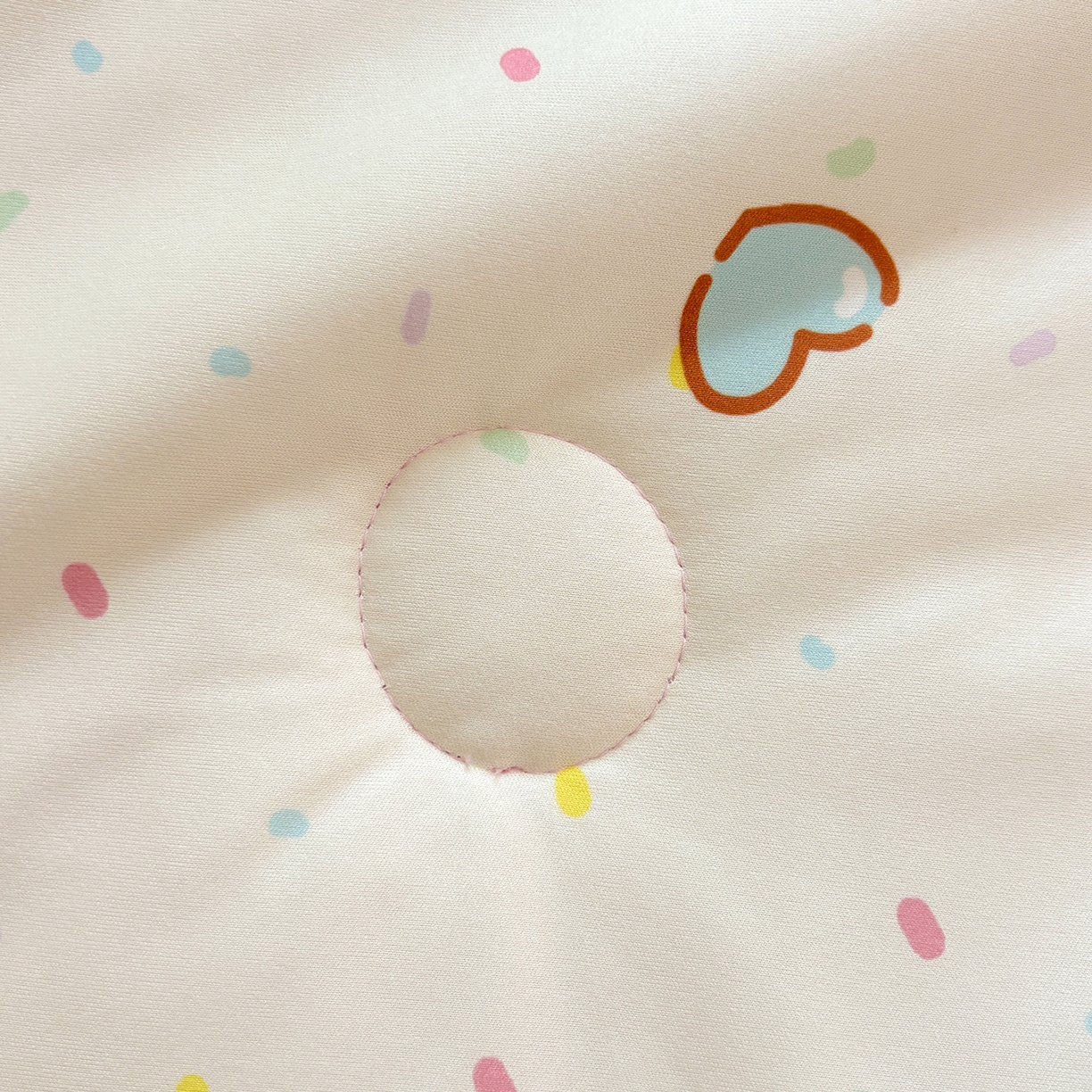 91家纺网 家纺一手货源 找家纺 恒畅 2026新款A类正版授权（含氨）卡通针织棉3D凉感豆豆夏被夏凉被 爱心凯蒂