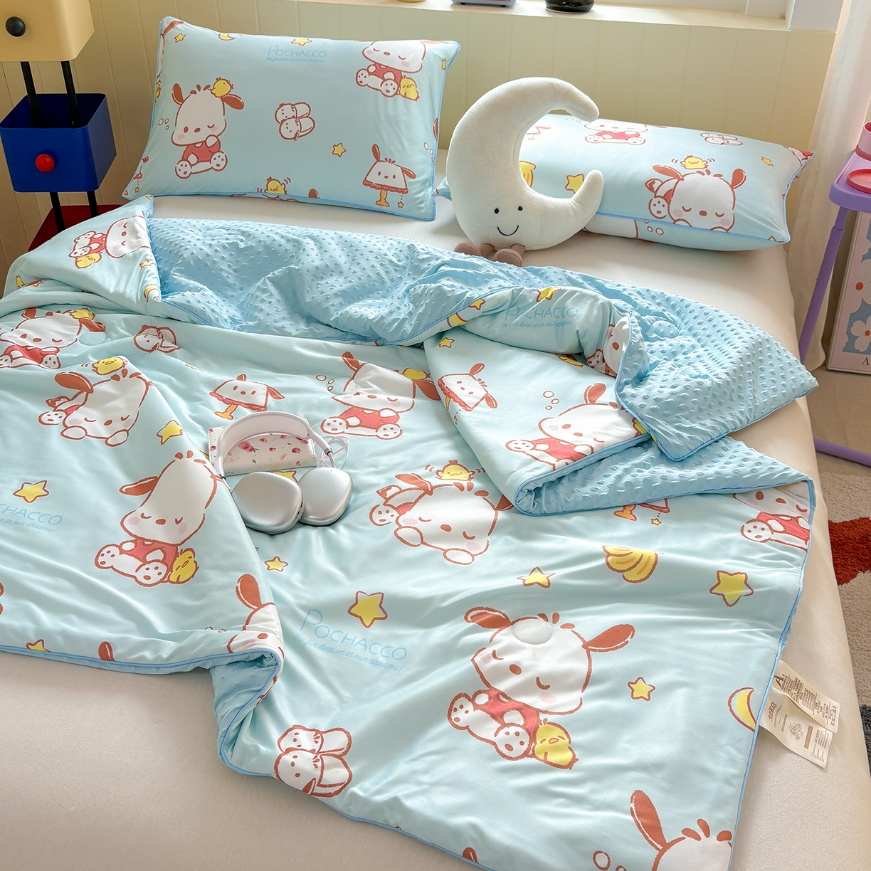 91家纺网 家纺一手货源 找家纺 恒畅 2026新款A类正版授权（含氨）卡通针织棉3D凉感豆豆夏被夏凉被 开心帕恰狗