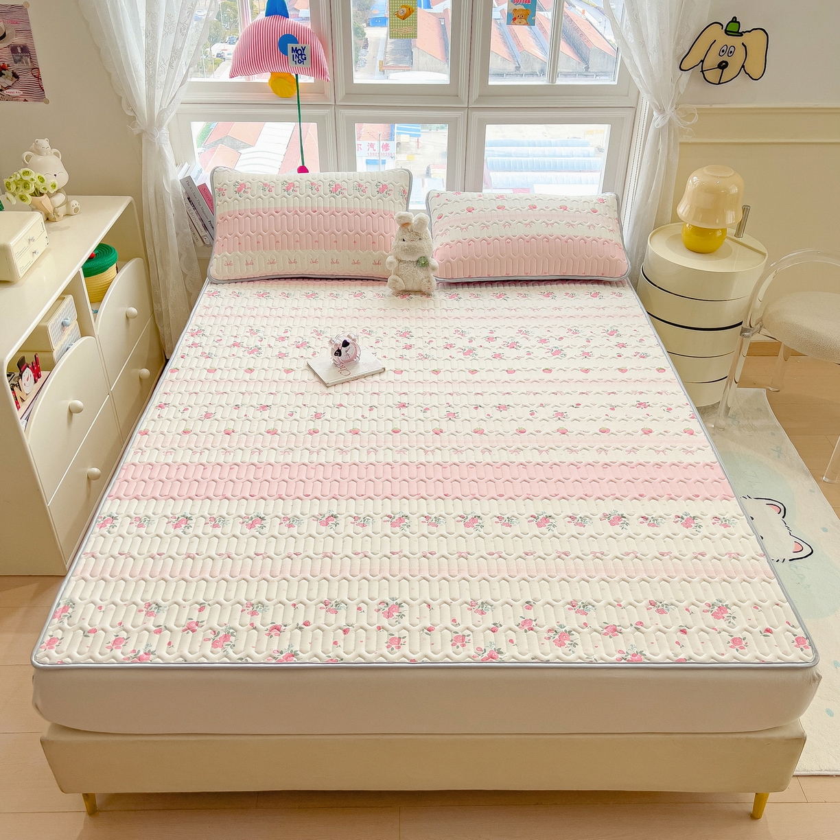 91家纺网 家纺一手货源 找家纺 丝羽坊 2026新款高密凉感丝印花乳胶凉席-平铺款 粉色蔷薇