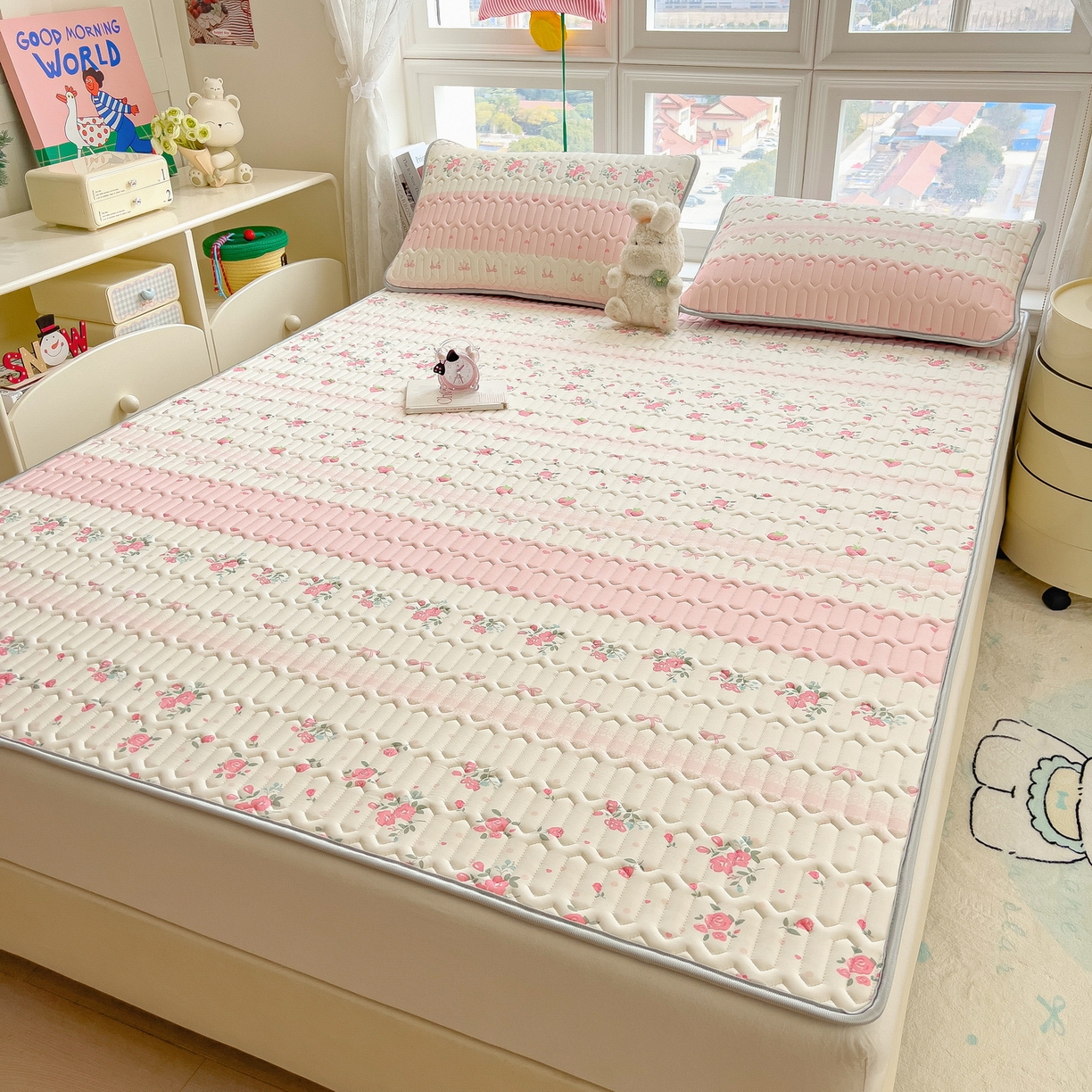 91家纺网 家纺一手货源 找家纺 丝羽坊 2026新款高密凉感丝印花乳胶凉席-平铺款 粉色蔷薇