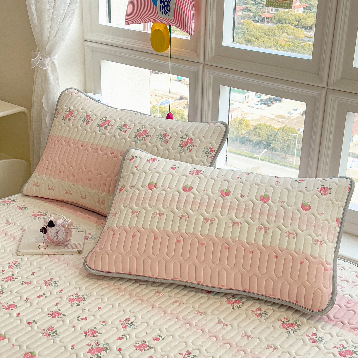 91家纺网 家纺一手货源 找家纺 丝羽坊 2026新款高密凉感丝印花乳胶凉席-平铺款 粉色蔷薇