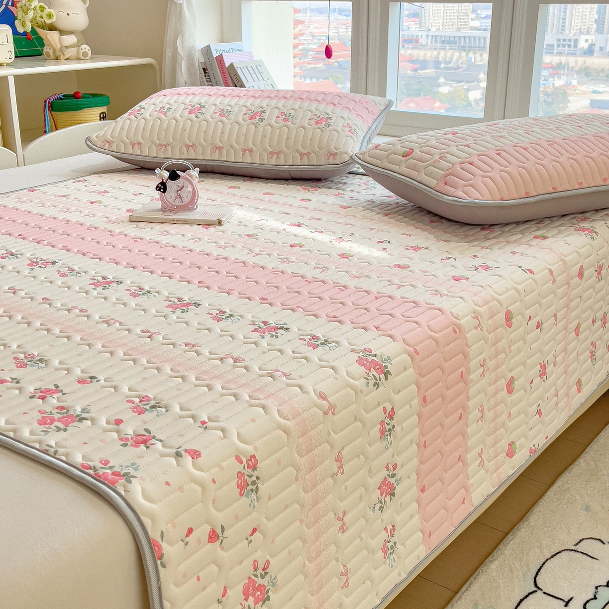 91家纺网 家纺一手货源 找家纺 丝羽坊 2026新款高密凉感丝印花乳胶凉席-平铺款 粉色蔷薇