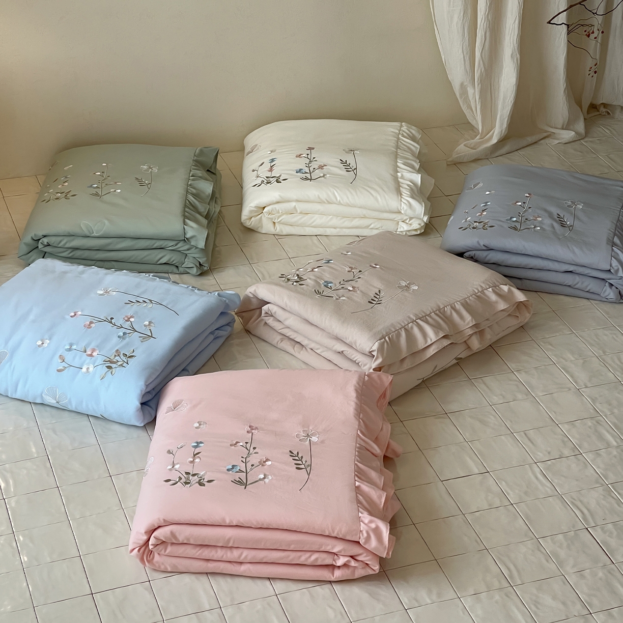 91家纺网 家纺一手货源 找家纺 （总）一加一 2026新款亲肤凉感花边绣花大豆夏被夏凉被空调被四件套-花间序