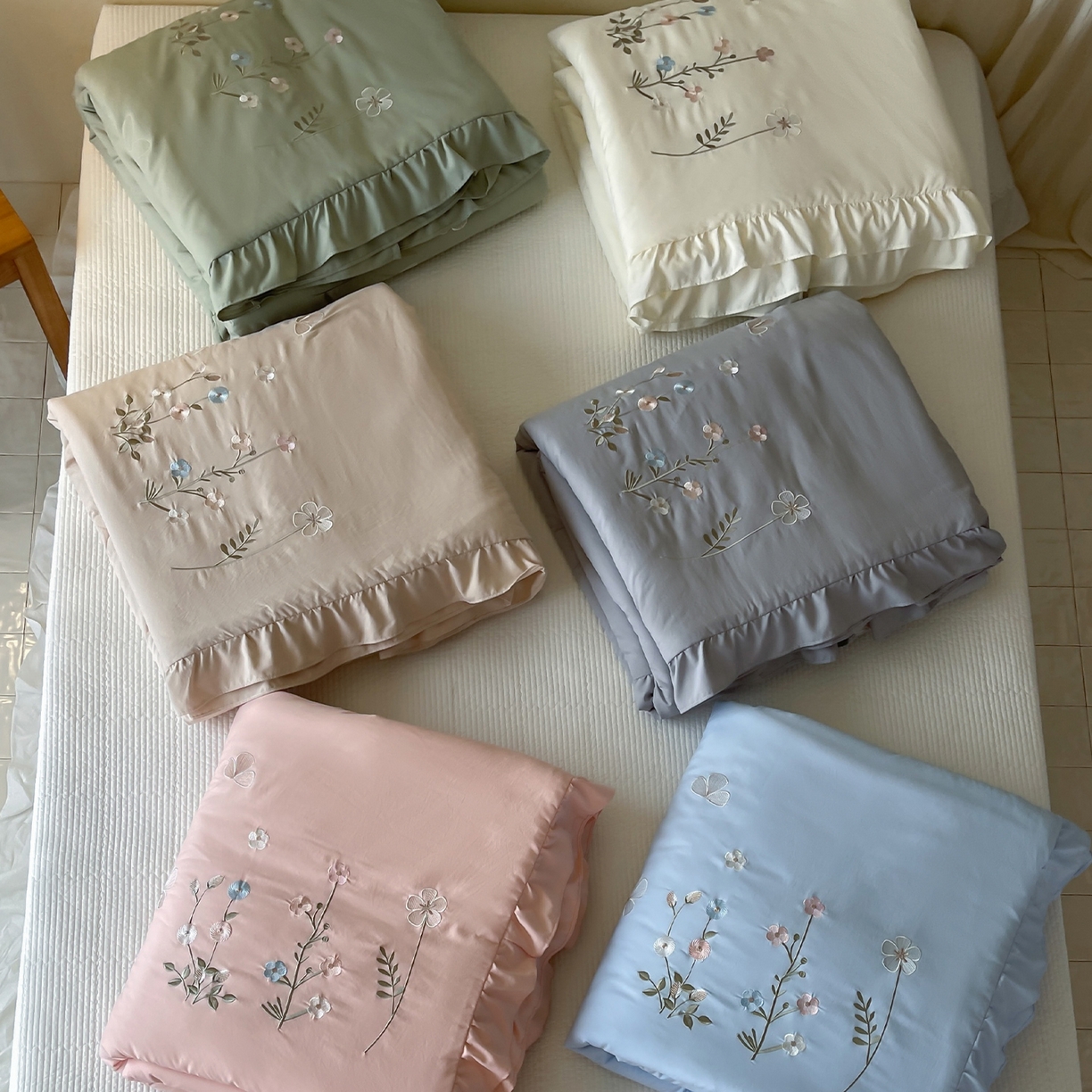 91家纺网 家纺一手货源 找家纺 （总）一加一 2026新款亲肤凉感花边绣花大豆夏被夏凉被空调被四件套-花间序