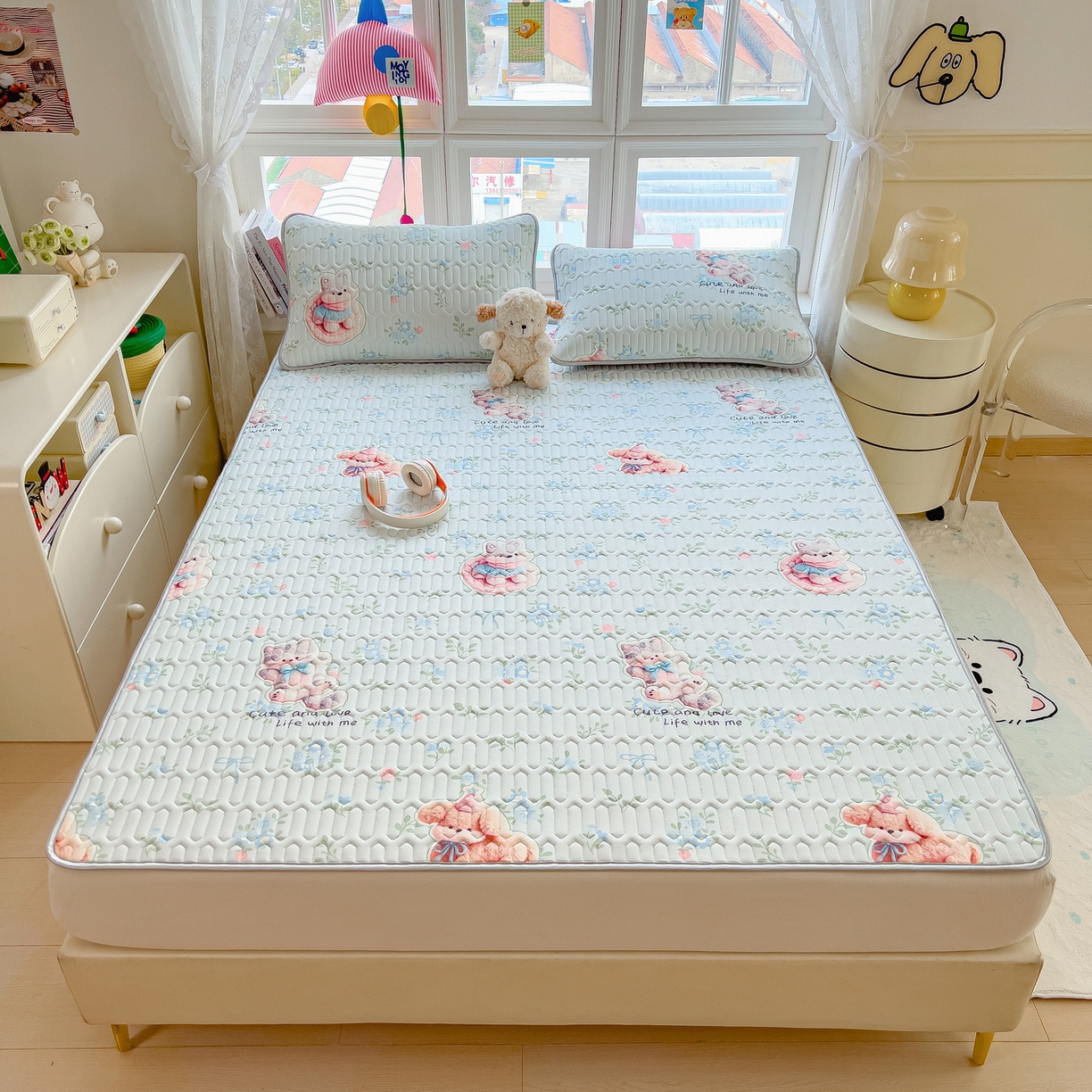 91家纺网 家纺一手货源 找家纺 丝羽坊 2026新款高密凉感丝印花乳胶凉席-平铺款 花田小猫