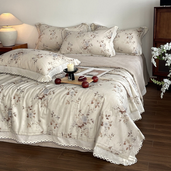 91家纺网 家纺一手货源 找家纺 慕晨 2026新款天丝莱赛尔棉麻数码印色织花边夏被四件套高级田园美式直播热款 浅棠