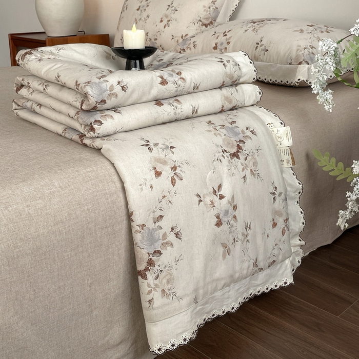 91家纺网 家纺一手货源 找家纺 慕晨 2026新款天丝莱赛尔棉麻数码印色织花边夏被四件套高级田园美式直播热款 浅棠