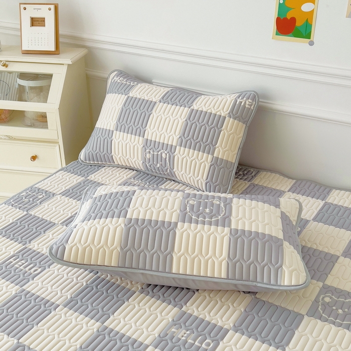 91家纺网 家纺一手货源 找家纺 丝羽坊 2026新款高密凉感丝印花乳胶凉席-平铺款 灰格熊