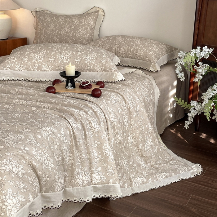 91家纺网 家纺一手货源 找家纺 慕晨 2026新款天丝莱赛尔棉麻数码印色织花边夏被四件套高级田园美式直播热款 疏影