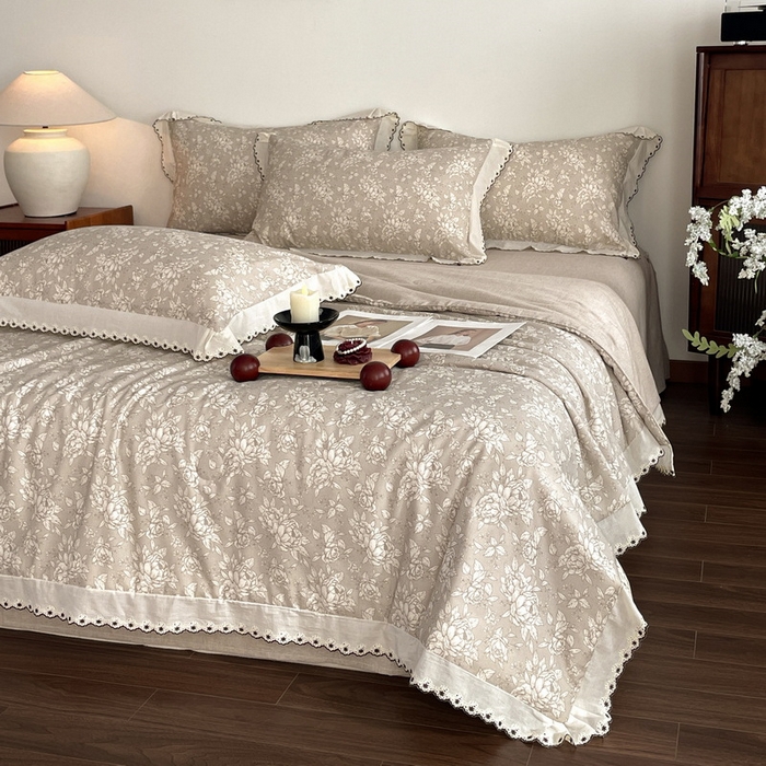 91家纺网 家纺一手货源 找家纺 慕晨 2026新款天丝莱赛尔棉麻数码印色织花边夏被四件套高级田园美式直播热款 疏影