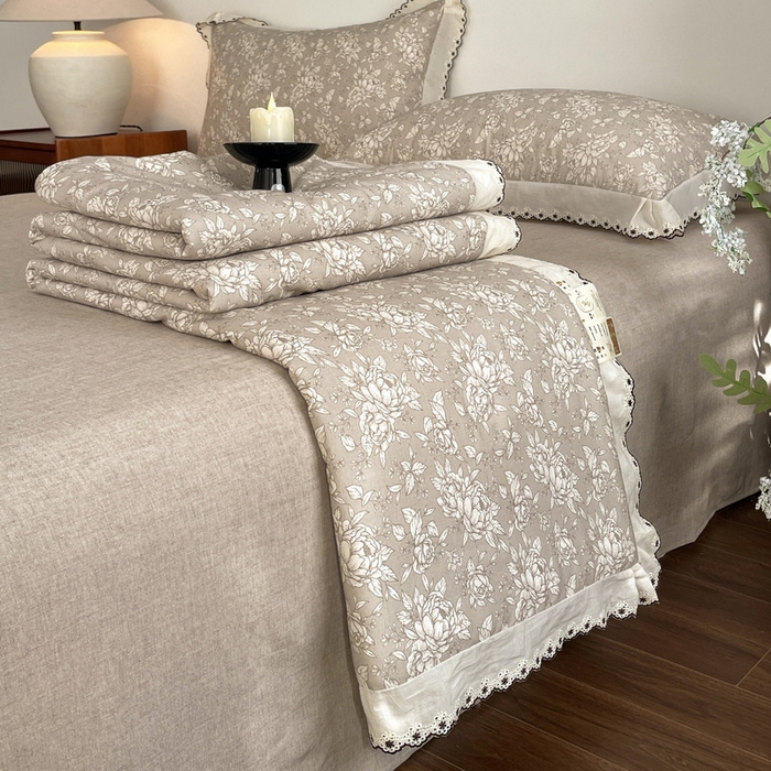 91家纺网 家纺一手货源 找家纺 慕晨 2026新款天丝莱赛尔棉麻数码印色织花边夏被四件套高级田园美式直播热款 疏影