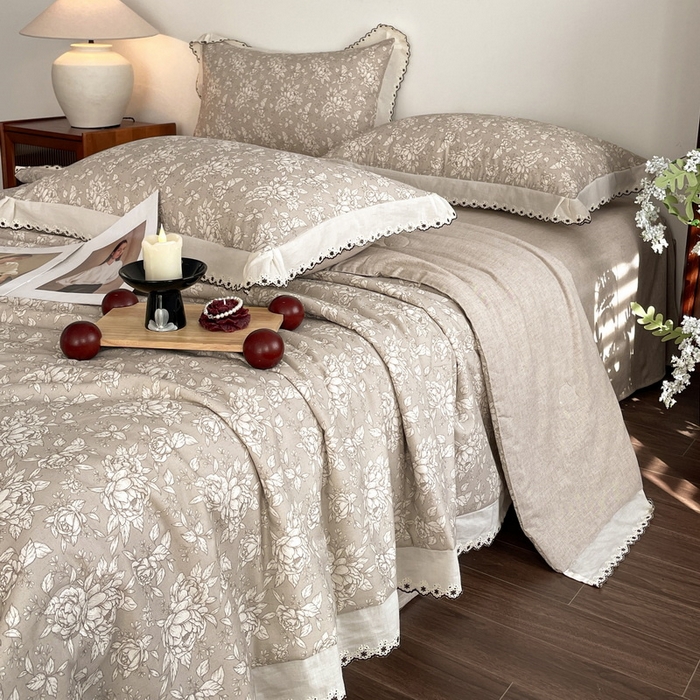 91家纺网 家纺一手货源 找家纺 慕晨 2026新款天丝莱赛尔棉麻数码印色织花边夏被四件套高级田园美式直播热款 疏影