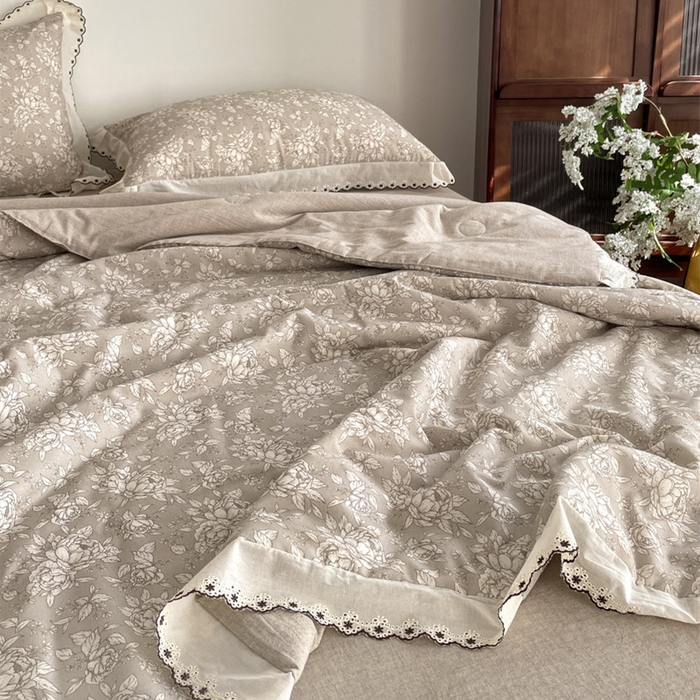 91家纺网 家纺一手货源 找家纺 慕晨 2026新款天丝莱赛尔棉麻数码印色织花边夏被四件套高级田园美式直播热款 疏影